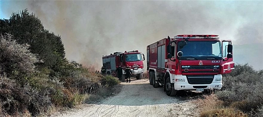 Στο σκοτάδι ολόκληρη η Πάρος και η Αντίπαρος – Σε εξέλιξη πυρκαγιές σε Πάρο, Εύβοια και Ζάκυνθο – Bίντεο
